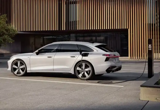 Audi представила нові гібридні A6 з запасом ходу понад 100 км на електротязі