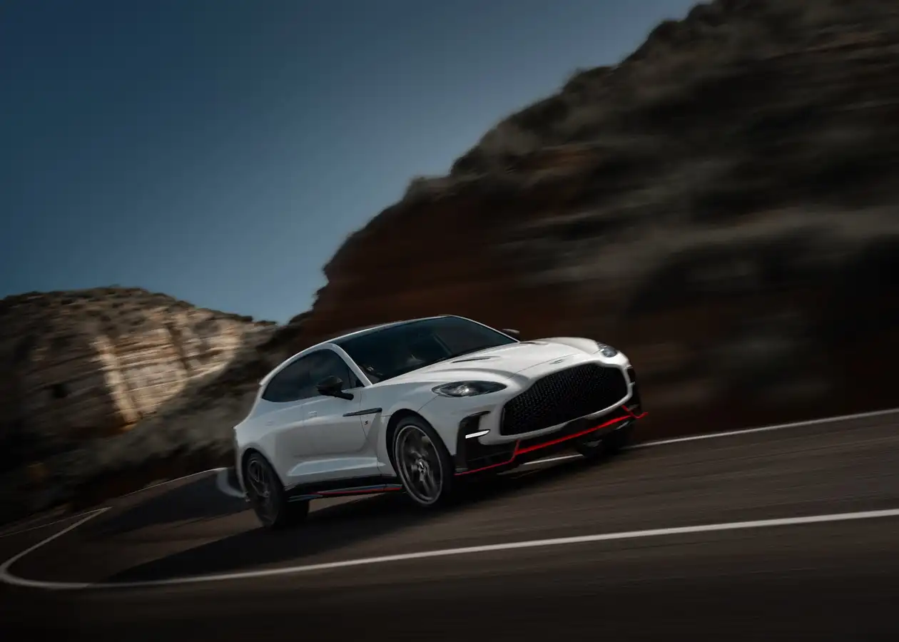 Aston Martin презентував DBX S – найпотужніший серійний кросовер у світі