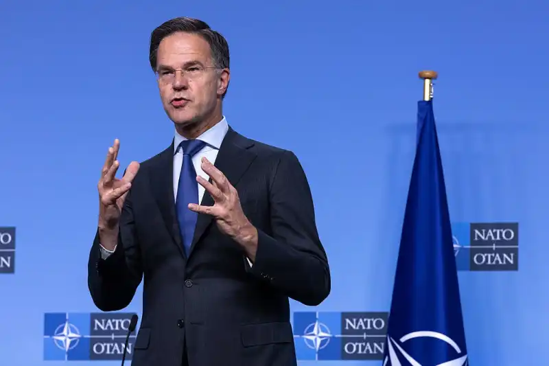 Рютте: Росія виробляє більше боєприпасів за квартал, ніж НАТО за рік