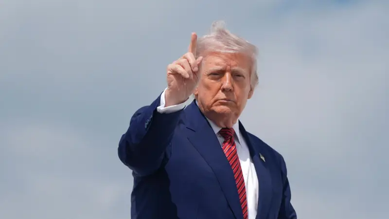 Трамп заявив, що загроза митами зупинила амбіції БРІКС підірвати долар